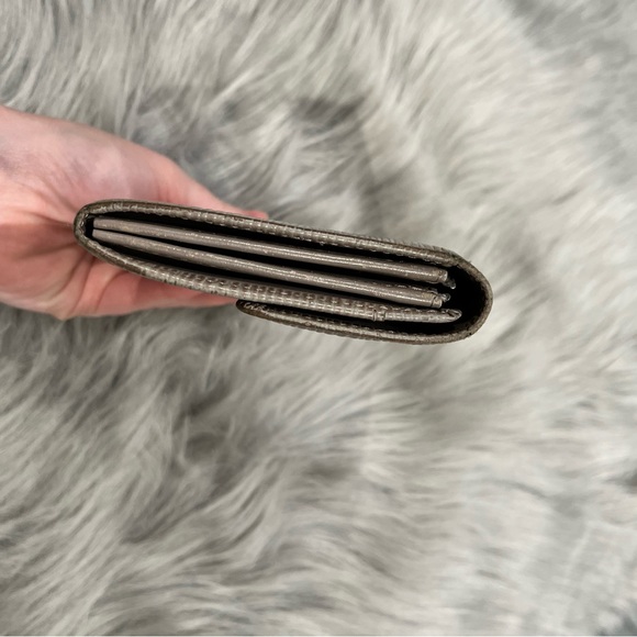 LV VGUC Vintage Epi Sarah Wallet w/Chain - Picture 3 of 11